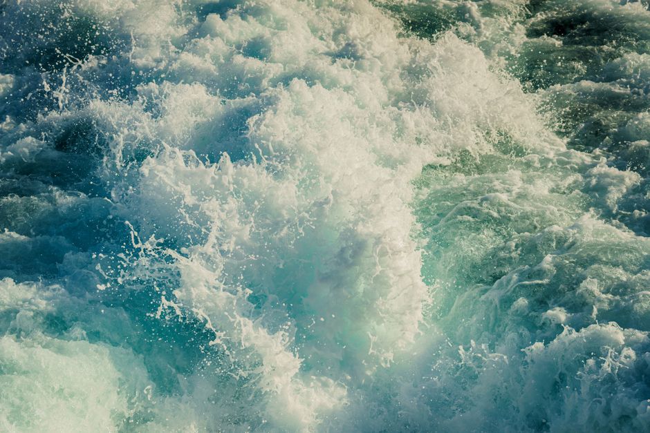 How Do Wave Energy, Currents, Depth, and Sediment Supply Change Seafloor Grain Size From a Beach Into Deeper Water?