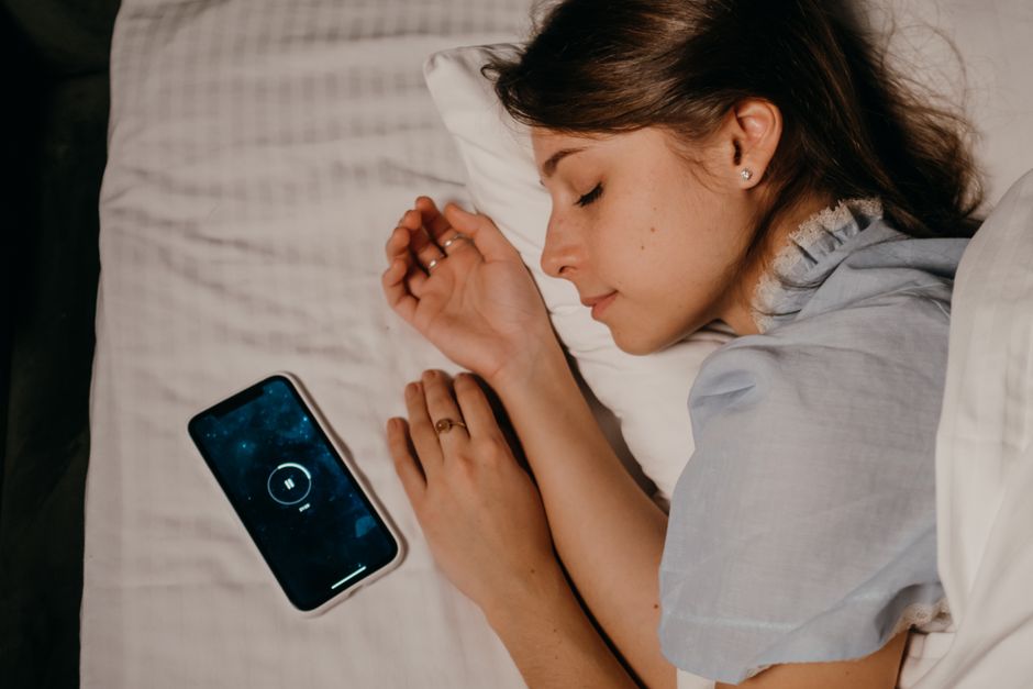 Will a Wearable Vibration Alarm Reliably Wake a Heavy Sleeper Without Disturbing a Partner?