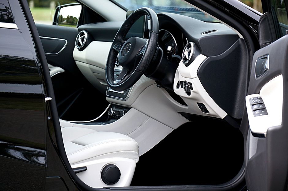 Choose the Right Luxury Passenger Van for Seats, Safety, and Cost